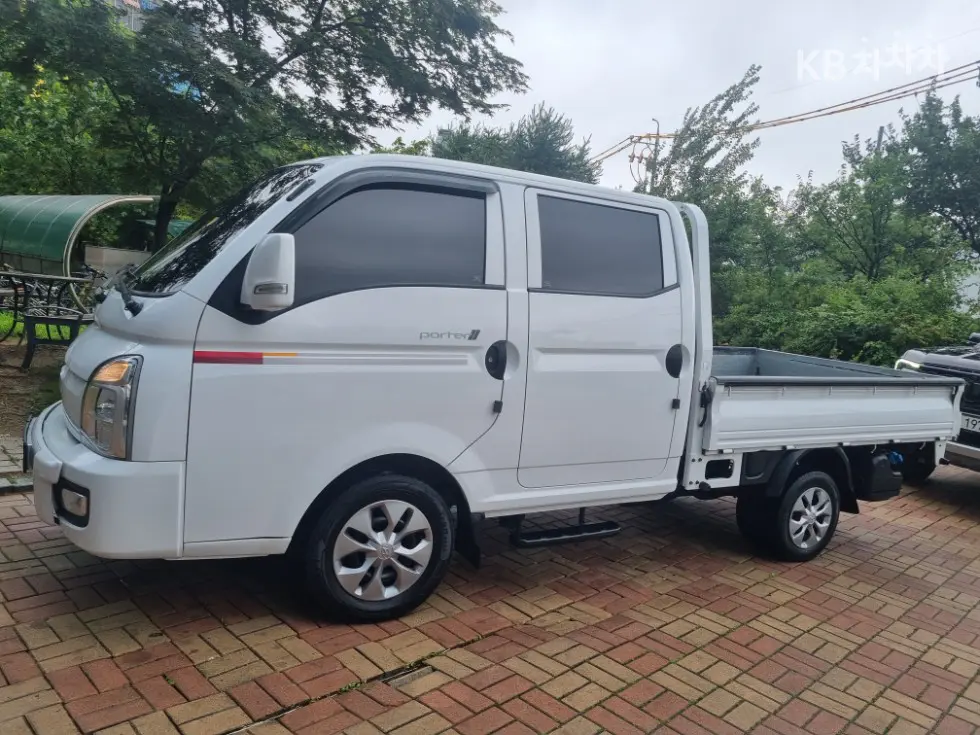 Hyundai Porter 2Extra Long Double Cab CRDi Premium - 10