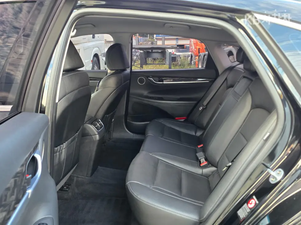 Хюндай GrandeurIG2.4 Premium Стандартен - 7