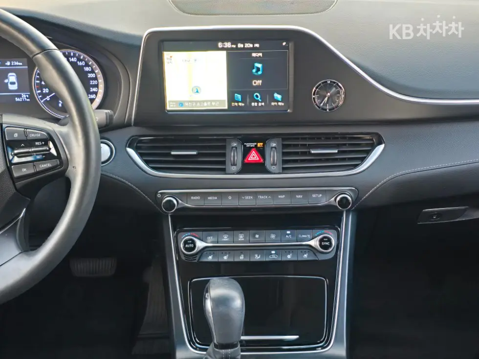 Хюндай GrandeurIG2.4 Premium Стандартен - 12
