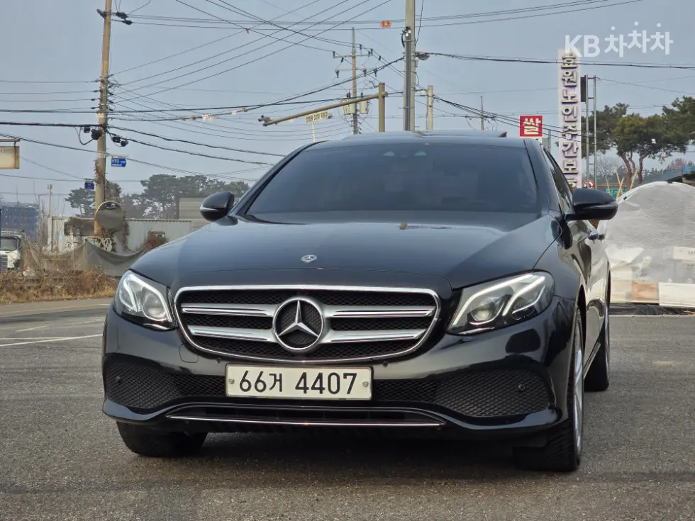 Mercedes-Benz E-Клас (W213) E220d Avantgarde - Image 1