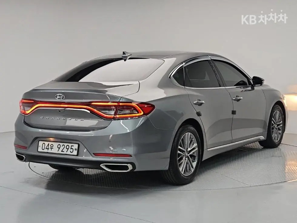 Хюндай GrandeurIG2.4 Premium Стандартен - 4