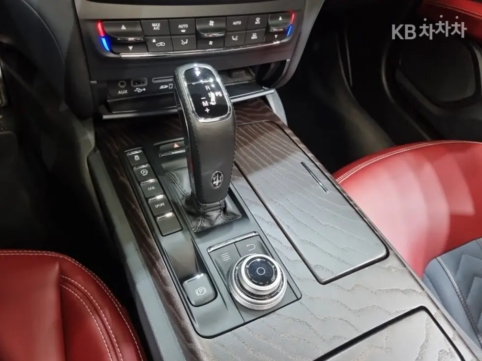 Maserati Нов Ghibli3.0 GranLusso - 14