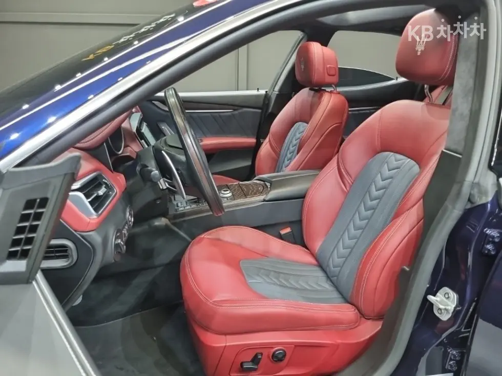 Maserati Нов Ghibli3.0 GranLusso - 16