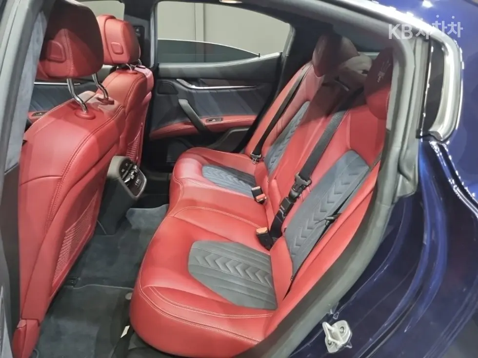 Maserati Нов Ghibli3.0 GranLusso - 17