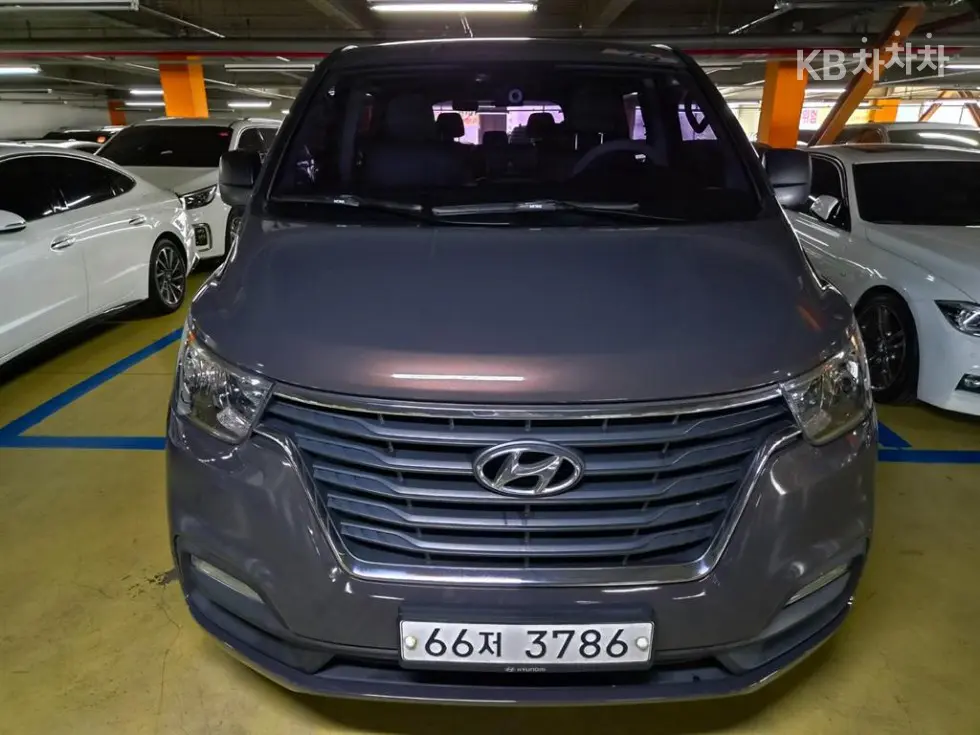 Хюндай The New Grand StarexUrban 9-местен Premium - 2