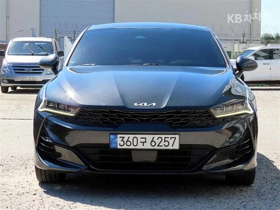 Киа K5 3-то поколение2.0 Бензин Тренди