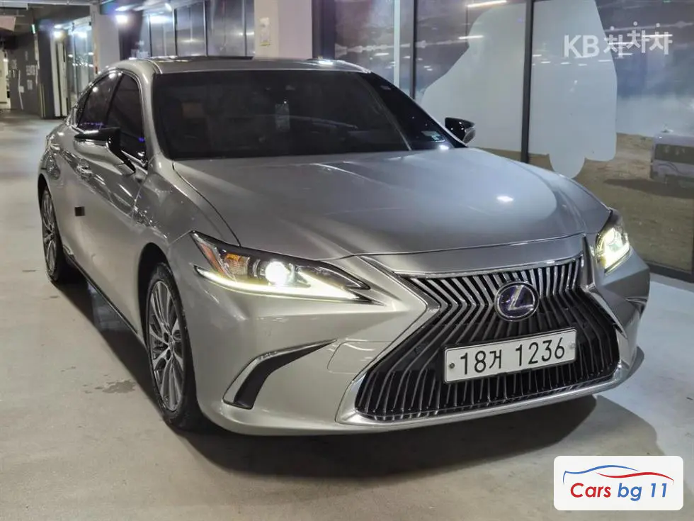 Лексус Нов Поколение ES300h Luxury