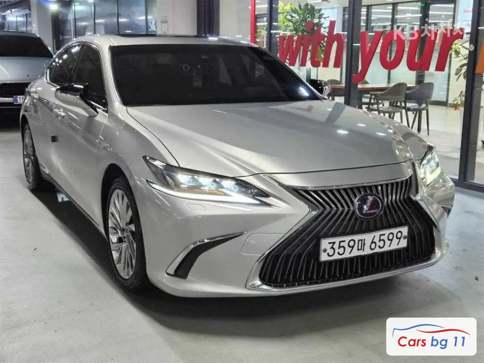 Лексус Нов Поколение ES300h Luxury