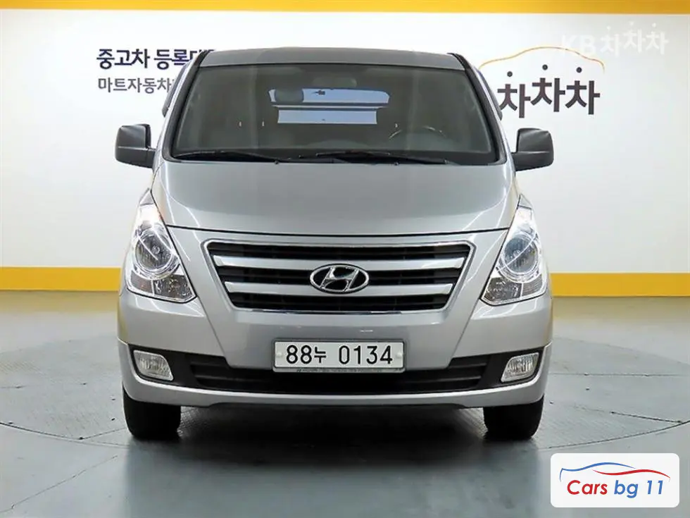 Hyundai Grand Starex5-seater Van Modern