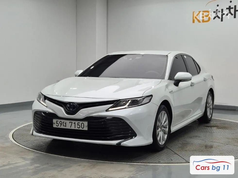 Toyota Camry XV702.5L хибрид LE